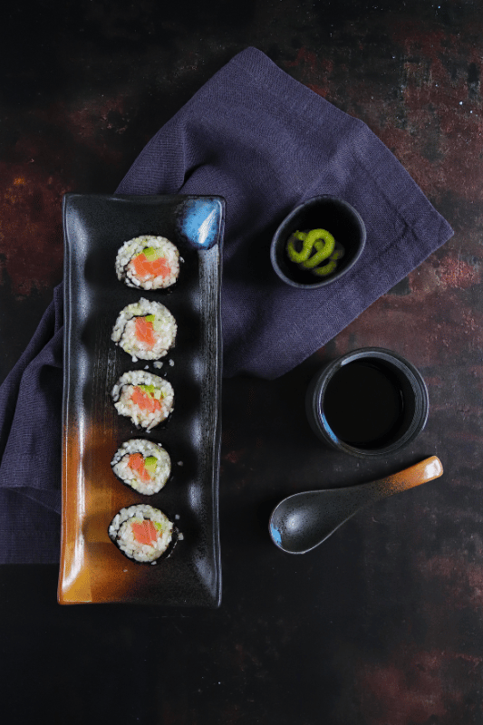 Asia Food: Sushi und Wasabi als Dark Mood Photography