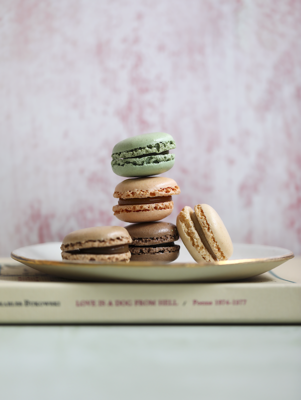 Food Photography - Französische Macarons, gestapelt, Frontaufnahme